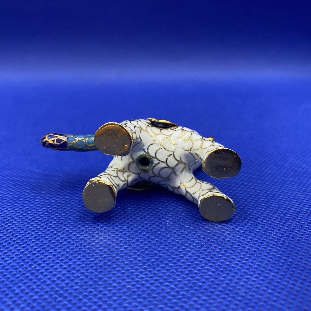 Vintage Cloisonne Gilt Elephant Figurine Enameled White Gold 2" X 3" - Picture 5 of 5